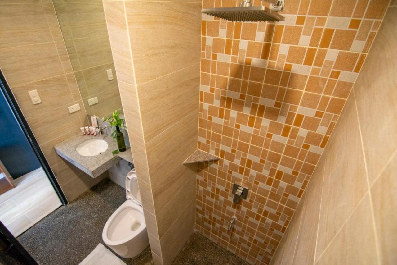 Viven Hotel Laoag Eksteriør billede