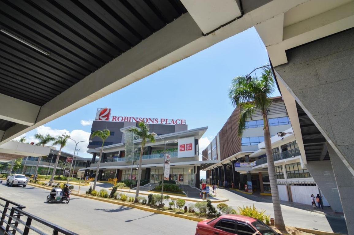 Viven Hotel Laoag Eksteriør billede