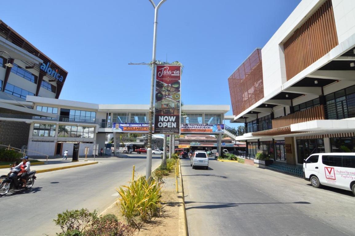 Viven Hotel Laoag Eksteriør billede