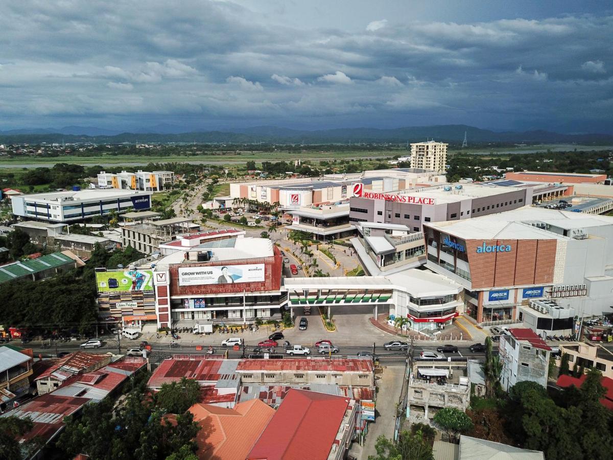 Viven Hotel Laoag Eksteriør billede