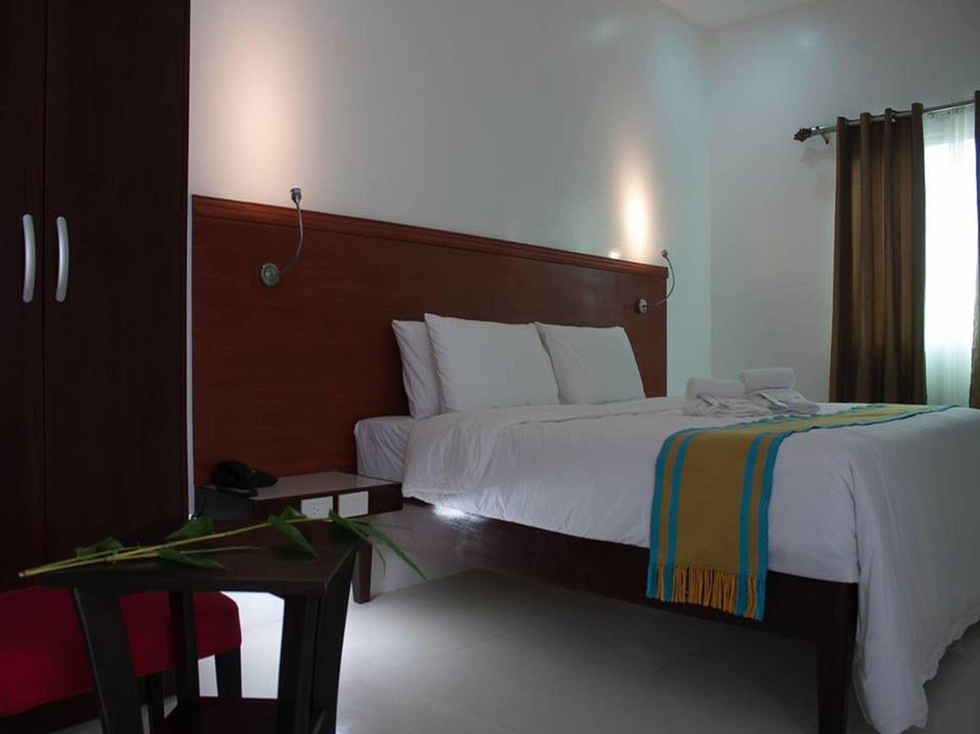 Viven Hotel Laoag Eksteriør billede