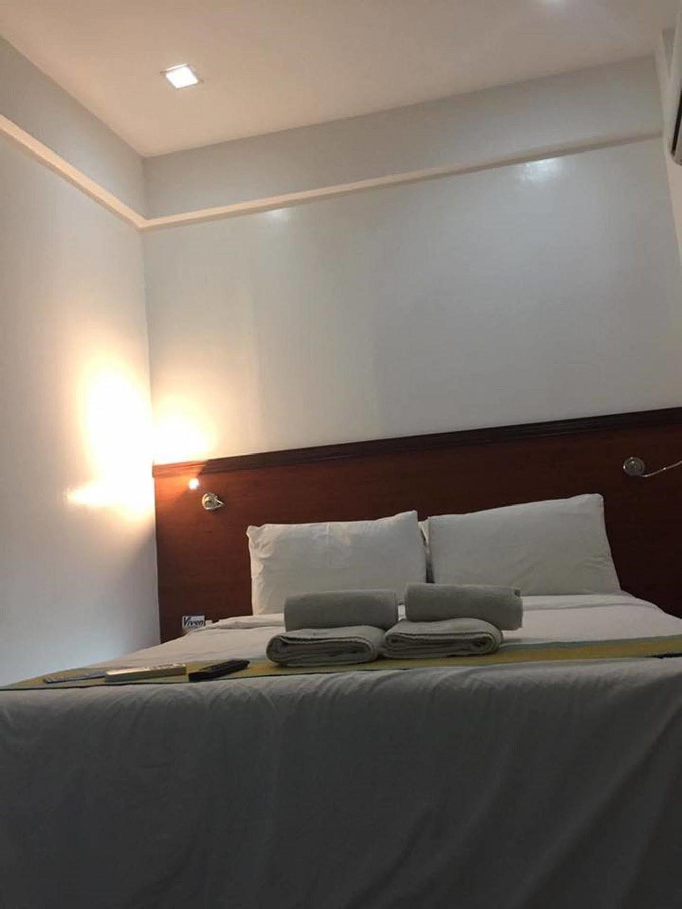 Viven Hotel Laoag Eksteriør billede
