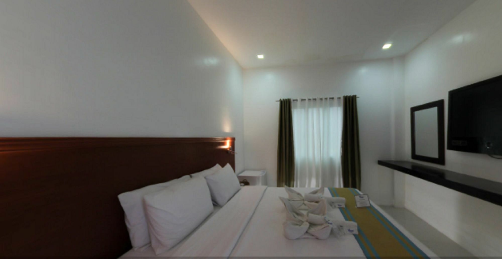 Viven Hotel Laoag Eksteriør billede