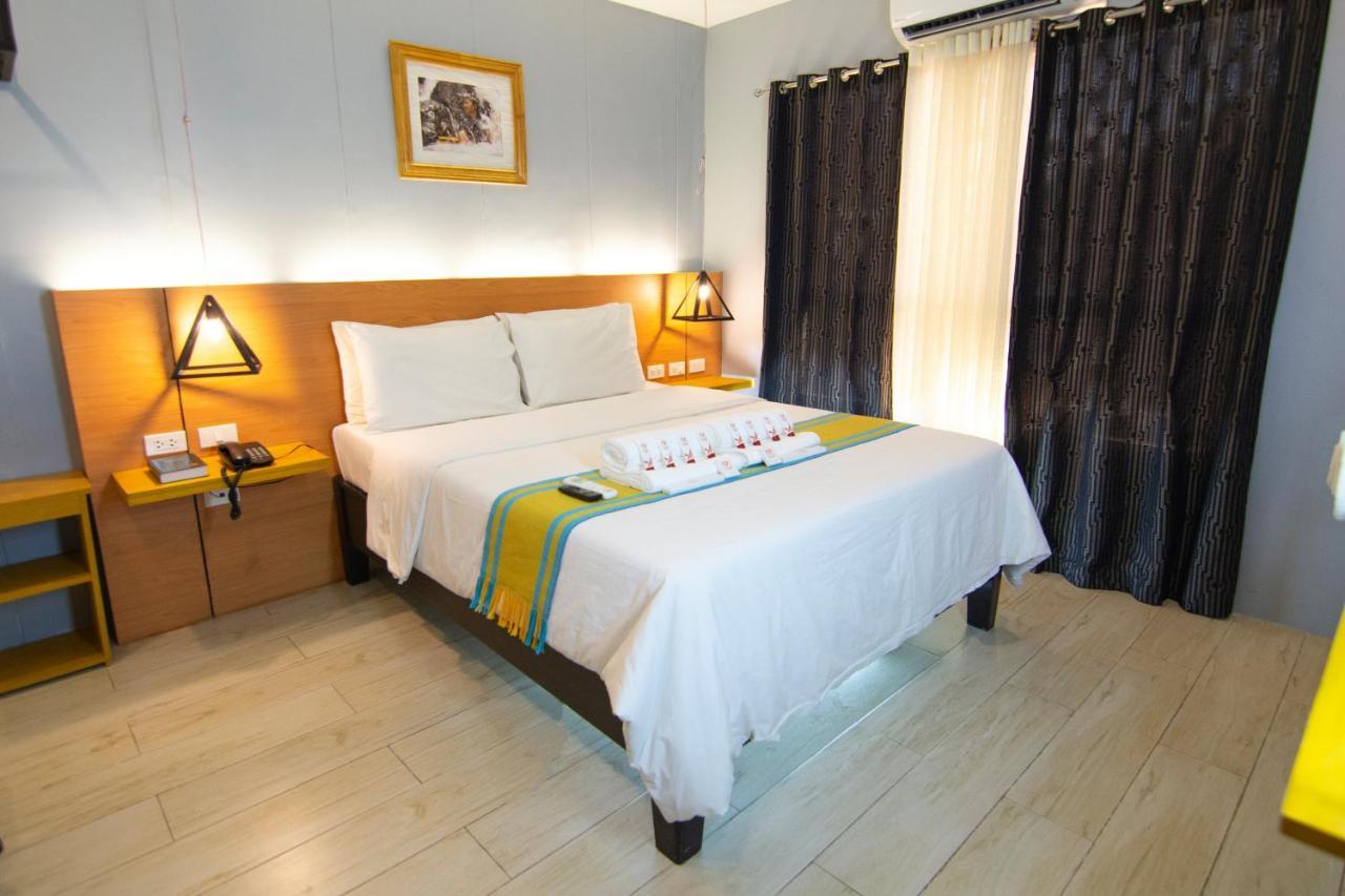 Viven Hotel Laoag Eksteriør billede